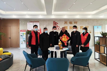 慰问1_副本.jpg 慰问1_副本.jpg